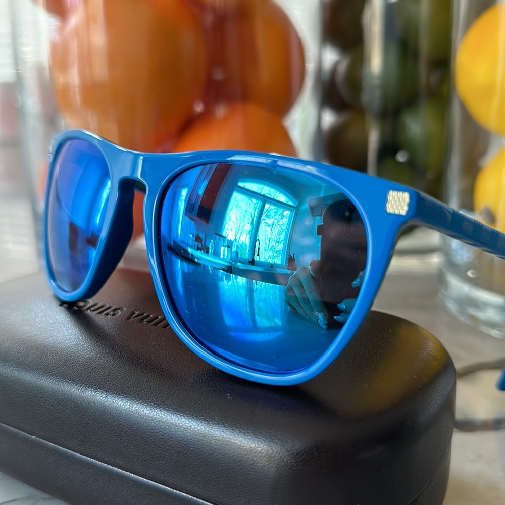 Louis Vuitton sunglasses - Picture 3 of 7